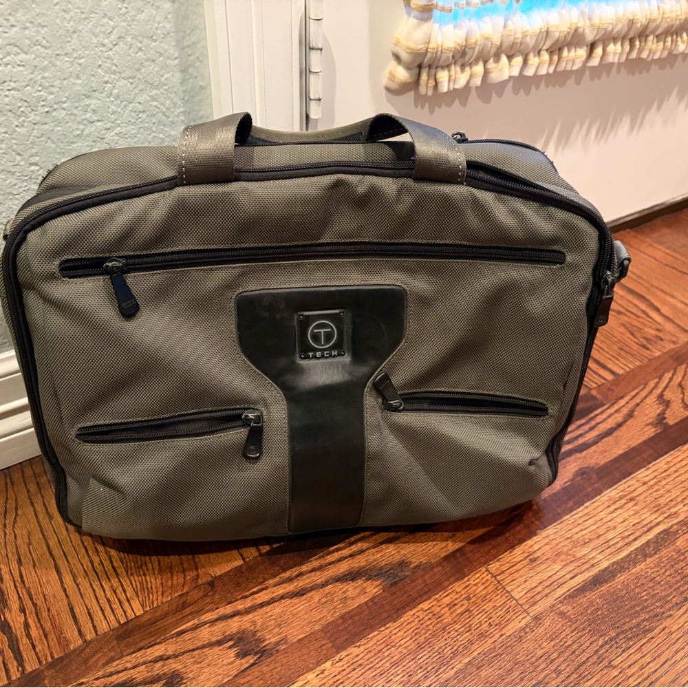 Tumi Olive expandable Men's laptop bag with shoulder strap